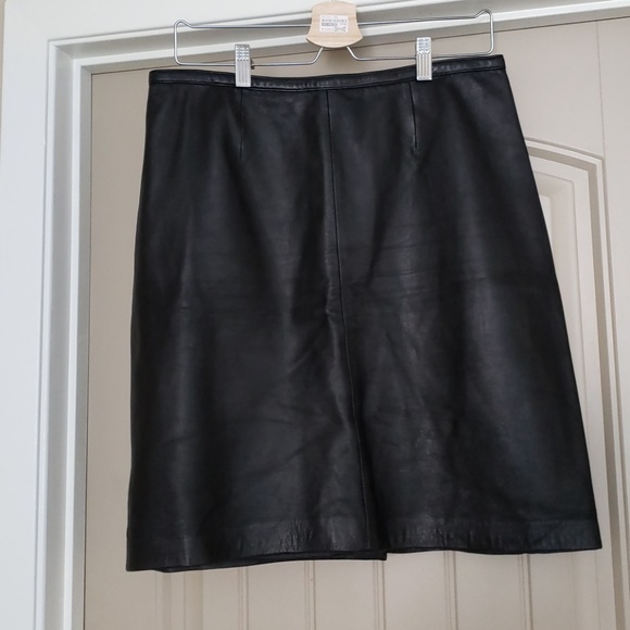 Gorgeous VTG leather skirt - Picture 2 of 5